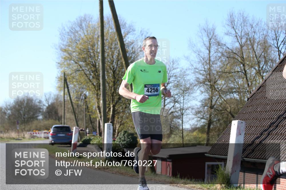 06.04.2025 - 44. Internationalen Wilhelmsburger Insellauf Jannik Wohlers http://msf.ph/oto/7620227 06.04.2025 10:05:45 Laufen 4256 meine-sportfotos.de