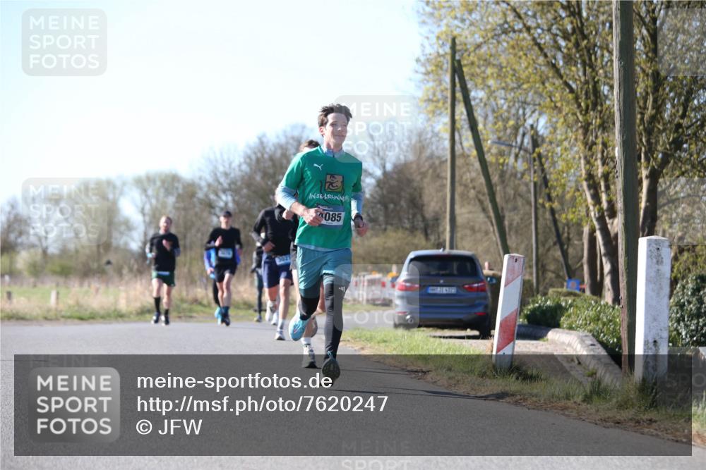 06.04.2025 - 44. Internationalen Wilhelmsburger Insellauf Jannik Wohlers http://msf.ph/oto/7620247 06.04.2025 10:06:04 Laufen 085 meine-sportfotos.de