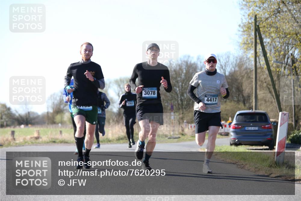 06.04.2025 - 44. Internationalen Wilhelmsburger Insellauf Jannik Wohlers http://msf.ph/oto/7620295 06.04.2025 10:06:10 Laufen 3062, 3078, 636, 4417, 31, 4921 meine-sportfotos.de