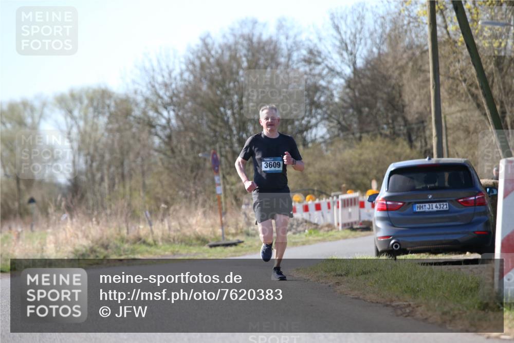 06.04.2025 - 44. Internationalen Wilhelmsburger Insellauf Jannik Wohlers http://msf.ph/oto/7620383 06.04.2025 10:06:20 Laufen 3609, 4321 meine-sportfotos.de