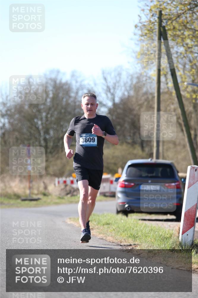 06.04.2025 - 44. Internationalen Wilhelmsburger Insellauf Jannik Wohlers http://msf.ph/oto/7620396 06.04.2025 10:06:23 Laufen 3609 meine-sportfotos.de
