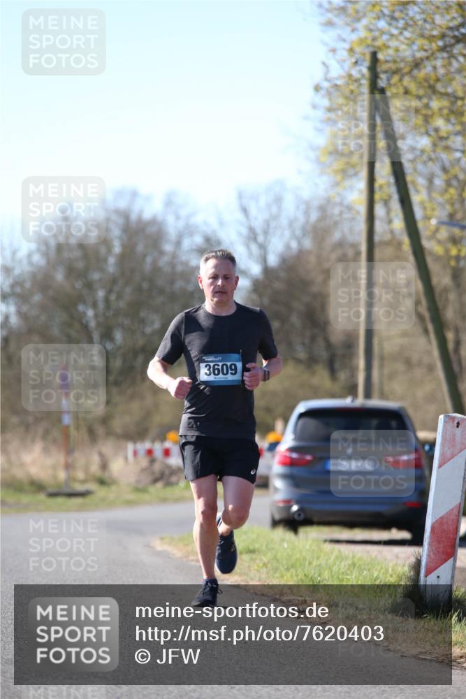06.04.2025 - 44. Internationalen Wilhelmsburger Insellauf Jannik Wohlers http://msf.ph/oto/7620403 06.04.2025 10:06:23 Laufen 3609 meine-sportfotos.de