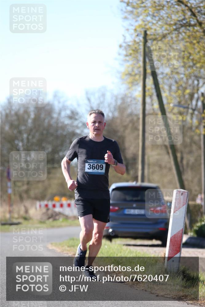 06.04.2025 - 44. Internationalen Wilhelmsburger Insellauf Jannik Wohlers http://msf.ph/oto/7620407 06.04.2025 10:06:23 Laufen 3609 meine-sportfotos.de