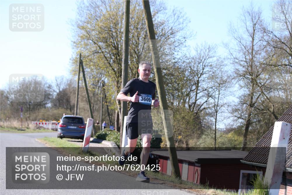 06.04.2025 - 44. Internationalen Wilhelmsburger Insellauf Jannik Wohlers http://msf.ph/oto/7620425 06.04.2025 10:06:25 Laufen 3609 meine-sportfotos.de