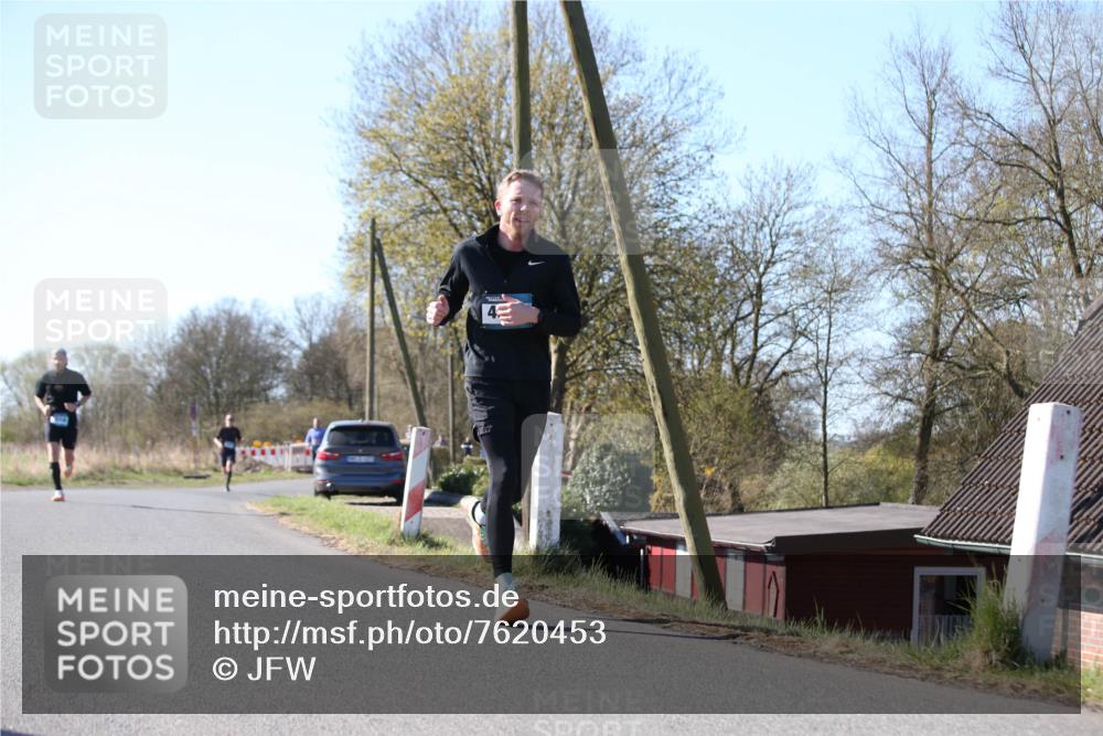 06.04.2025 - 44. Internationalen Wilhelmsburger Insellauf Jannik Wohlers http://msf.ph/oto/7620453 06.04.2025 10:06:39 Laufen  meine-sportfotos.de