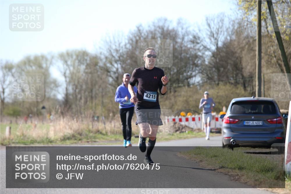 06.04.2025 - 44. Internationalen Wilhelmsburger Insellauf Jannik Wohlers http://msf.ph/oto/7620475 06.04.2025 10:06:46 Laufen 4215, 4321 meine-sportfotos.de