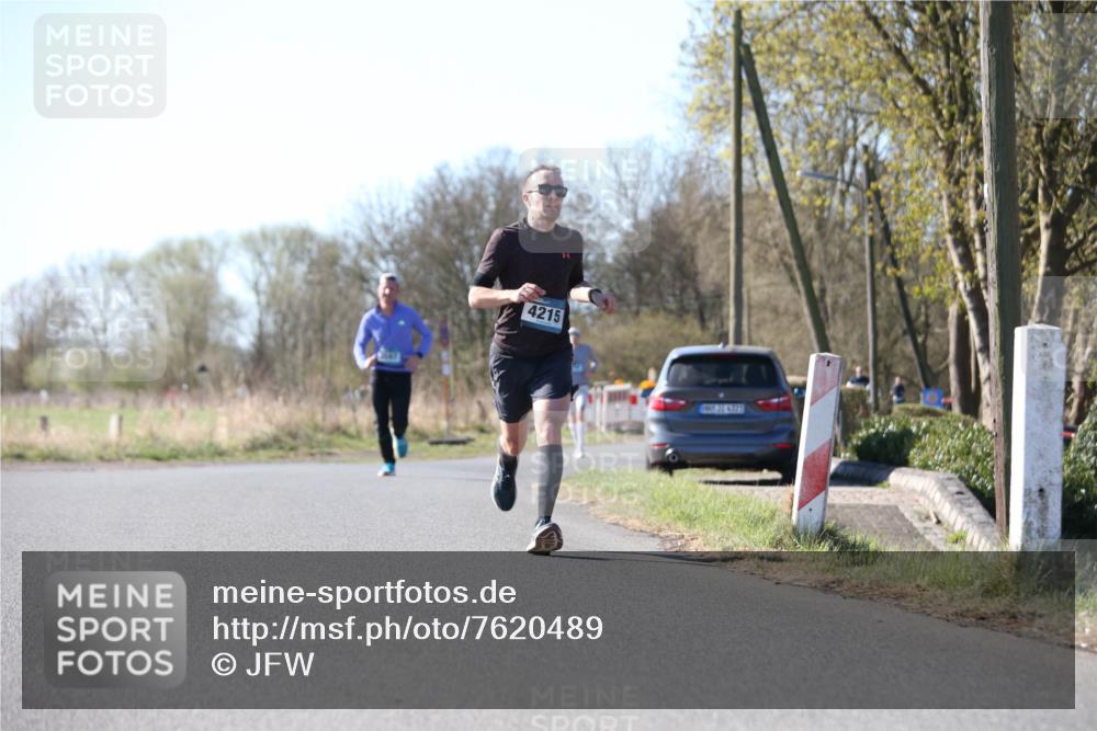 06.04.2025 - 44. Internationalen Wilhelmsburger Insellauf Jannik Wohlers http://msf.ph/oto/7620489 06.04.2025 10:06:47 Laufen 4215 meine-sportfotos.de