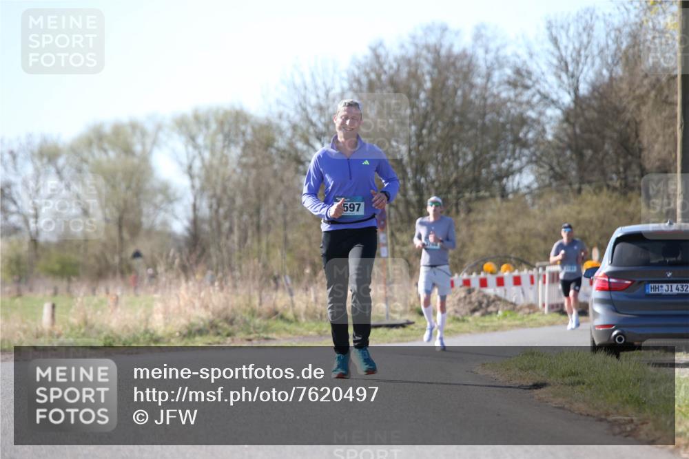 06.04.2025 - 44. Internationalen Wilhelmsburger Insellauf Jannik Wohlers http://msf.ph/oto/7620497 06.04.2025 10:06:50 Laufen 597, 432 meine-sportfotos.de