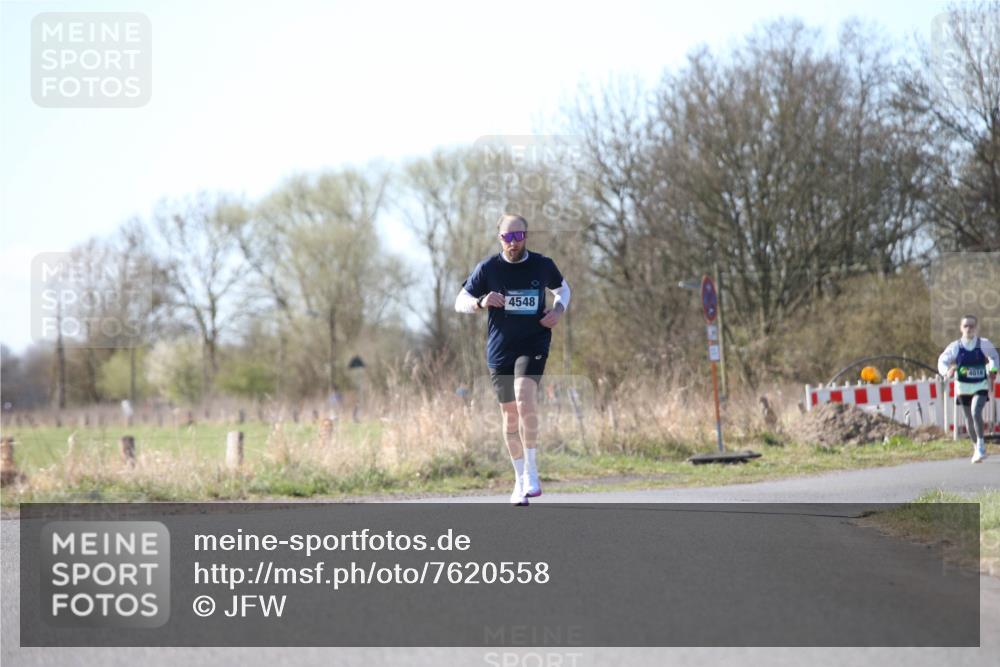06.04.2025 - 44. Internationalen Wilhelmsburger Insellauf Jannik Wohlers http://msf.ph/oto/7620558 06.04.2025 10:07:07 Laufen 4548, 4018 meine-sportfotos.de