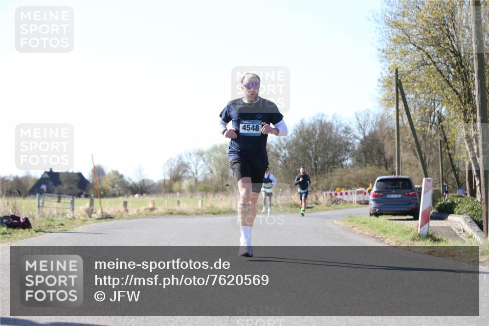 06.04.2025 - 44. Internationalen Wilhelmsburger Insellauf Jannik Wohlers http://msf.ph/oto/7620569 06.04.2025 10:07:13 Laufen 4548, 4323 meine-sportfotos.de