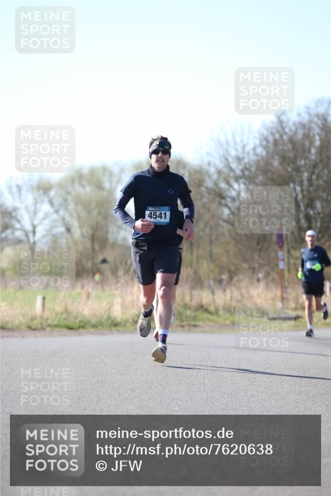 06.04.2025 - 44. Internationalen Wilhelmsburger Insellauf Jannik Wohlers http://msf.ph/oto/7620638 06.04.2025 10:07:40 Laufen 4541 meine-sportfotos.de