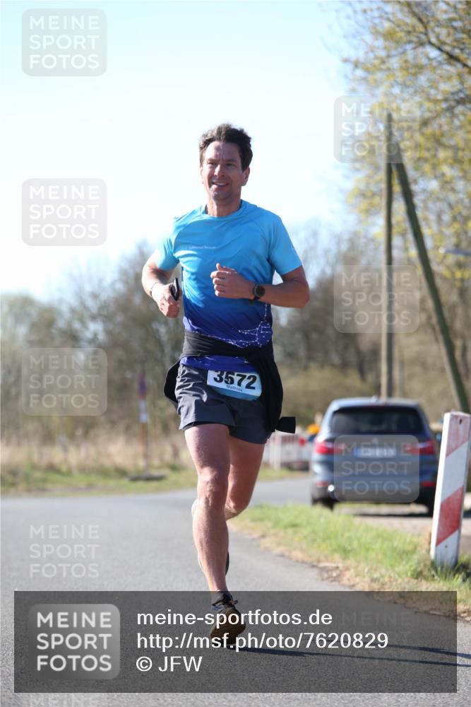 06.04.2025 - 44. Internationalen Wilhelmsburger Insellauf Jannik Wohlers http://msf.ph/oto/7620829 06.04.2025 10:08:05 Laufen 3572 meine-sportfotos.de
