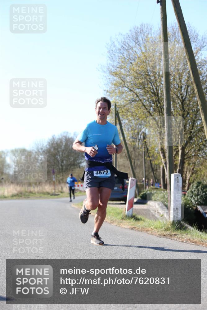 06.04.2025 - 44. Internationalen Wilhelmsburger Insellauf Jannik Wohlers http://msf.ph/oto/7620831 06.04.2025 10:08:06 Laufen 3572 meine-sportfotos.de
