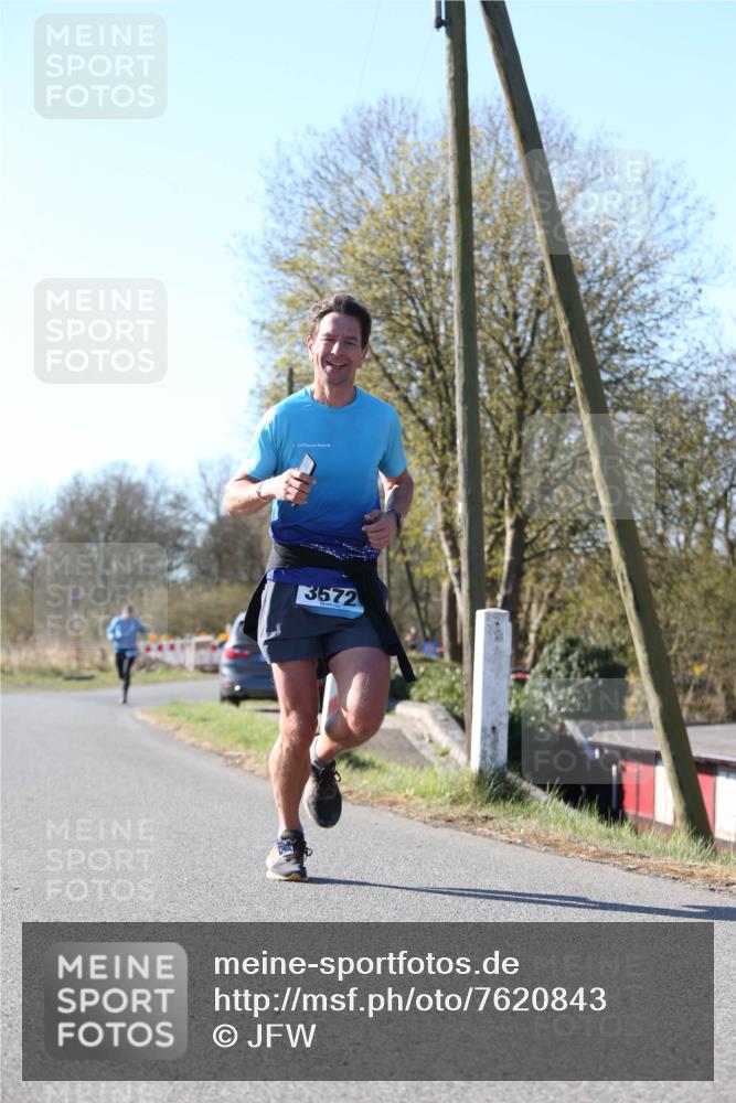 06.04.2025 - 44. Internationalen Wilhelmsburger Insellauf Jannik Wohlers http://msf.ph/oto/7620843 06.04.2025 10:08:06 Laufen 3572 meine-sportfotos.de