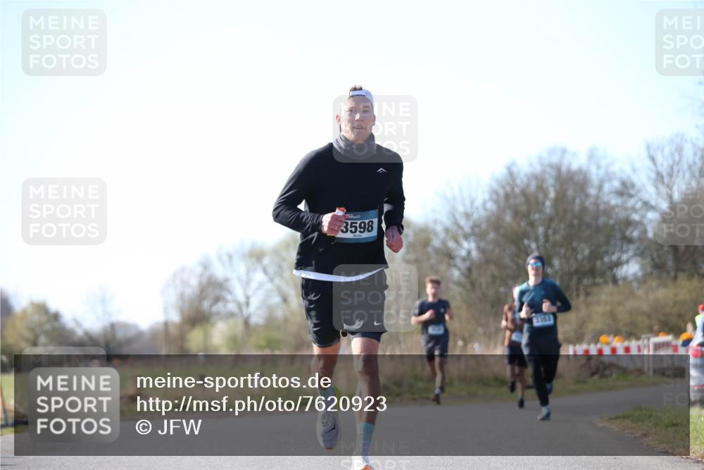 06.04.2025 - 44. Internationalen Wilhelmsburger Insellauf Jannik Wohlers http://msf.ph/oto/7620923 06.04.2025 10:08:29 Laufen 3598, 3353 meine-sportfotos.de