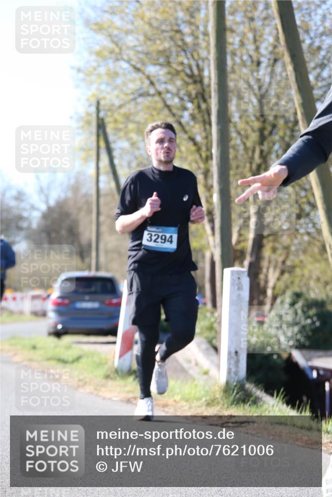 06.04.2025 - 44. Internationalen Wilhelmsburger Insellauf Jannik Wohlers http://msf.ph/oto/7621006 06.04.2025 10:09:15 Laufen 3294 meine-sportfotos.de