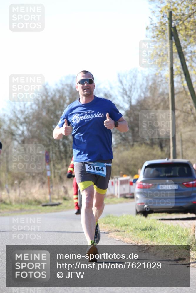 06.04.2025 - 44. Internationalen Wilhelmsburger Insellauf Jannik Wohlers http://msf.ph/oto/7621029 06.04.2025 10:09:20 Laufen 3164, 1436, 31, 6353 meine-sportfotos.de