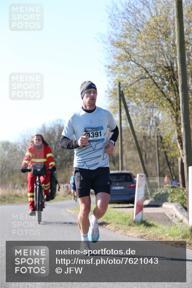 06.04.2025 - 44. Internationalen Wilhelmsburger Insellauf Jannik Wohlers http://msf.ph/oto/7621043 06.04.2025 10:09:24 Laufen 4391 meine-sportfotos.de