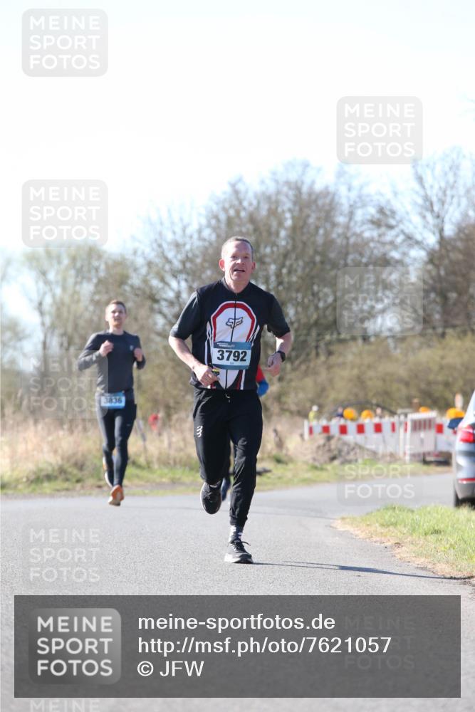 06.04.2025 - 44. Internationalen Wilhelmsburger Insellauf Jannik Wohlers http://msf.ph/oto/7621057 06.04.2025 10:09:36 Laufen 3836, 3792 meine-sportfotos.de