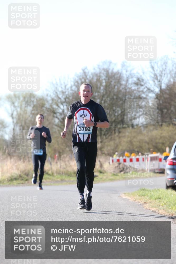06.04.2025 - 44. Internationalen Wilhelmsburger Insellauf Jannik Wohlers http://msf.ph/oto/7621059 06.04.2025 10:09:36 Laufen 3836, 3792 meine-sportfotos.de