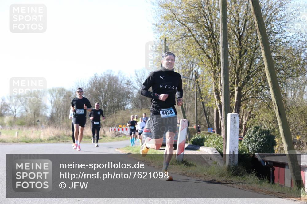 06.04.2025 - 44. Internationalen Wilhelmsburger Insellauf Jannik Wohlers http://msf.ph/oto/7621098 06.04.2025 10:10:14 Laufen 3341, 4428 meine-sportfotos.de