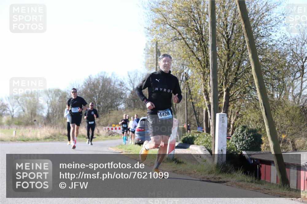 06.04.2025 - 44. Internationalen Wilhelmsburger Insellauf Jannik Wohlers http://msf.ph/oto/7621099 06.04.2025 10:10:14 Laufen 3341, 4428 meine-sportfotos.de