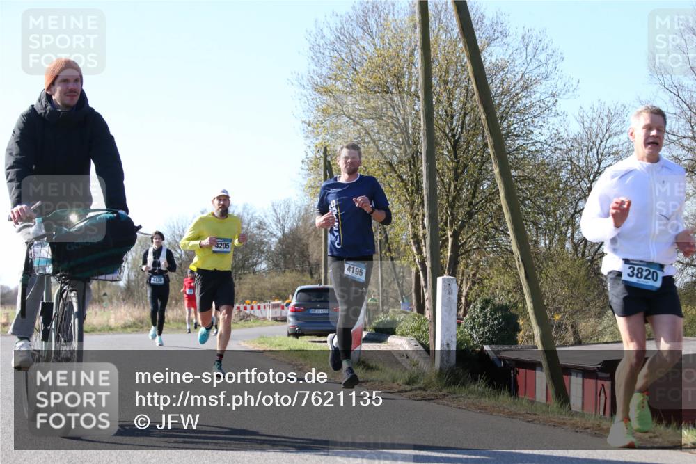 06.04.2025 - 44. Internationalen Wilhelmsburger Insellauf Jannik Wohlers http://msf.ph/oto/7621135 06.04.2025 10:10:26 Laufen 4136, 4205, 31, 4323, 4195, 3820 meine-sportfotos.de
