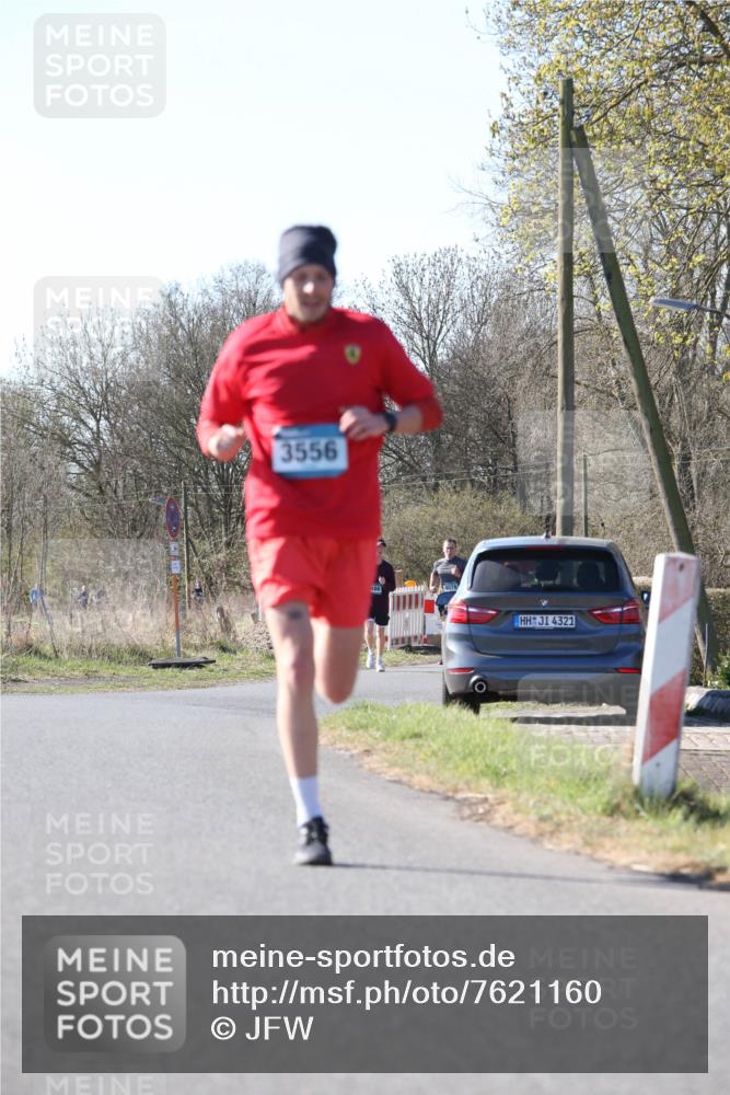 06.04.2025 - 44. Internationalen Wilhelmsburger Insellauf Jannik Wohlers http://msf.ph/oto/7621160 06.04.2025 10:10:34 Laufen 3556, 4079, 4321 meine-sportfotos.de