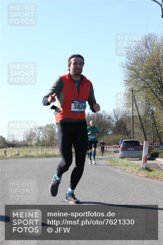 06.04.2025 - 44. Internationalen Wilhelmsburger Insellauf Jannik Wohlers http://msf.ph/oto/7621330 06.04.2025 10:12:15 Laufen 3824, 4073, 31, 4321 meine-sportfotos.de