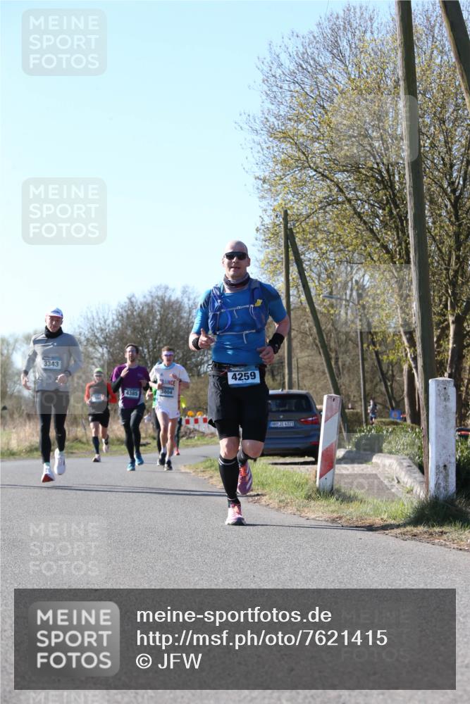 06.04.2025 - 44. Internationalen Wilhelmsburger Insellauf Jannik Wohlers http://msf.ph/oto/7621415 06.04.2025 10:12:39 Laufen 3343, 4259, 3804, 4385, 31, 4323 meine-sportfotos.de