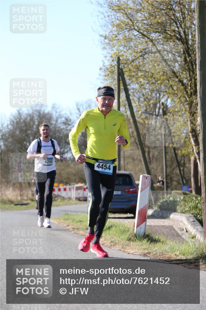 06.04.2025 - 44. Internationalen Wilhelmsburger Insellauf Jannik Wohlers http://msf.ph/oto/7621452 06.04.2025 10:12:50 Laufen 4250, 2, 4454 meine-sportfotos.de