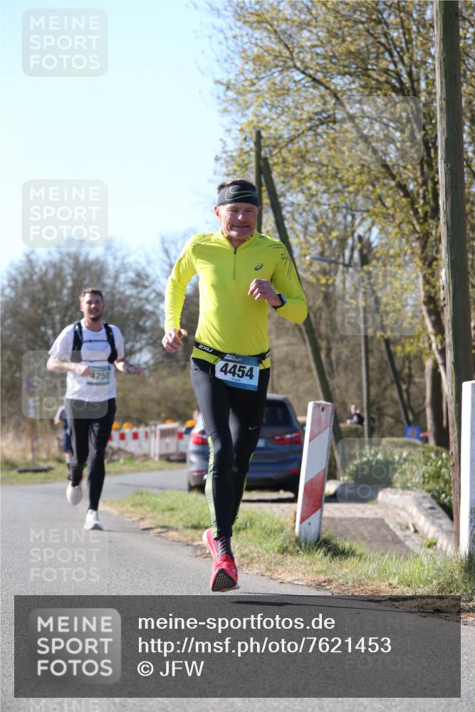 06.04.2025 - 44. Internationalen Wilhelmsburger Insellauf Jannik Wohlers http://msf.ph/oto/7621453 06.04.2025 10:12:50 Laufen 4250, 4454 meine-sportfotos.de