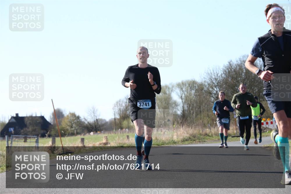 06.04.2025 - 44. Internationalen Wilhelmsburger Insellauf Jannik Wohlers http://msf.ph/oto/7621714 06.04.2025 10:14:59 Laufen 3741, 3793, 4527, 3542 meine-sportfotos.de