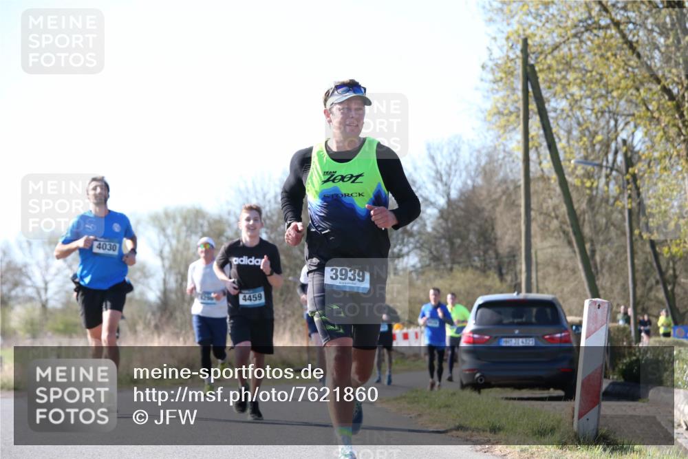 06.04.2025 - 44. Internationalen Wilhelmsburger Insellauf Jannik Wohlers http://msf.ph/oto/7621860 06.04.2025 10:15:41 Laufen 4030, 4459, 3939, 31, 4323 meine-sportfotos.de