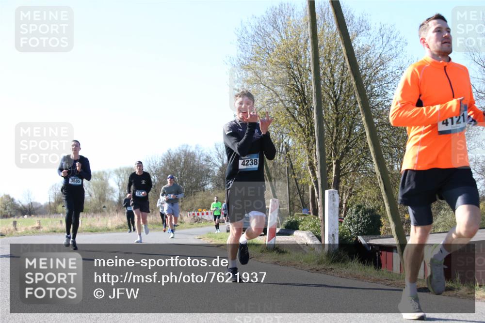 06.04.2025 - 44. Internationalen Wilhelmsburger Insellauf Jannik Wohlers http://msf.ph/oto/7621937 06.04.2025 10:16:19 Laufen 3585, 354, 4238, 4121 meine-sportfotos.de