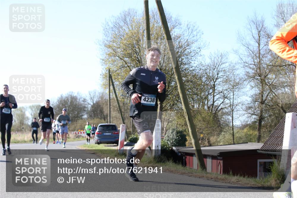 06.04.2025 - 44. Internationalen Wilhelmsburger Insellauf Jannik Wohlers http://msf.ph/oto/7621941 06.04.2025 10:16:19 Laufen 3585, 3545, 4238 meine-sportfotos.de