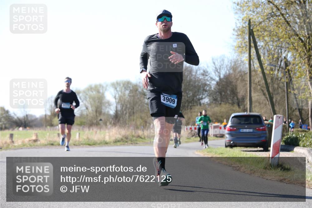 06.04.2025 - 44. Internationalen Wilhelmsburger Insellauf Jannik Wohlers http://msf.ph/oto/7622125 06.04.2025 10:18:04 Laufen 3909 meine-sportfotos.de