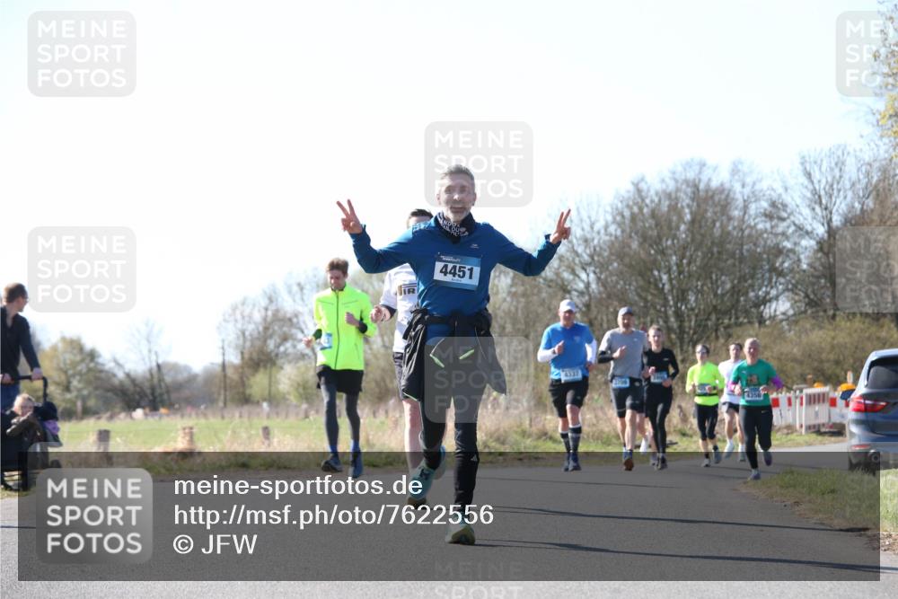 06.04.2025 - 44. Internationalen Wilhelmsburger Insellauf Jannik Wohlers http://msf.ph/oto/7622556 06.04.2025 10:22:06 Laufen 4451, 4337, 3709, 4356 meine-sportfotos.de