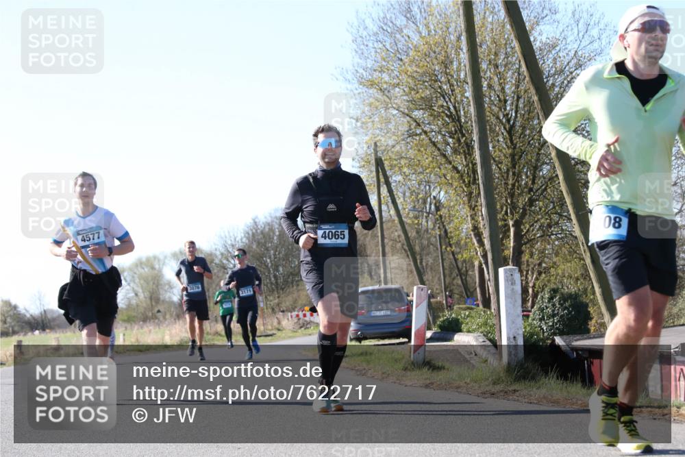 06.04.2025 - 44. Internationalen Wilhelmsburger Insellauf Jannik Wohlers http://msf.ph/oto/7622717 06.04.2025 10:23:21 Laufen 4577, 3076, 3171, 4065, 31, 4323, 08 meine-sportfotos.de