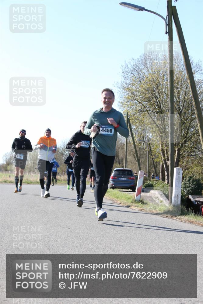 06.04.2025 - 44. Internationalen Wilhelmsburger Insellauf Jannik Wohlers http://msf.ph/oto/7622909 06.04.2025 10:24:30 Laufen 4241, 3255, 3365, 4458, 31, 4323 meine-sportfotos.de