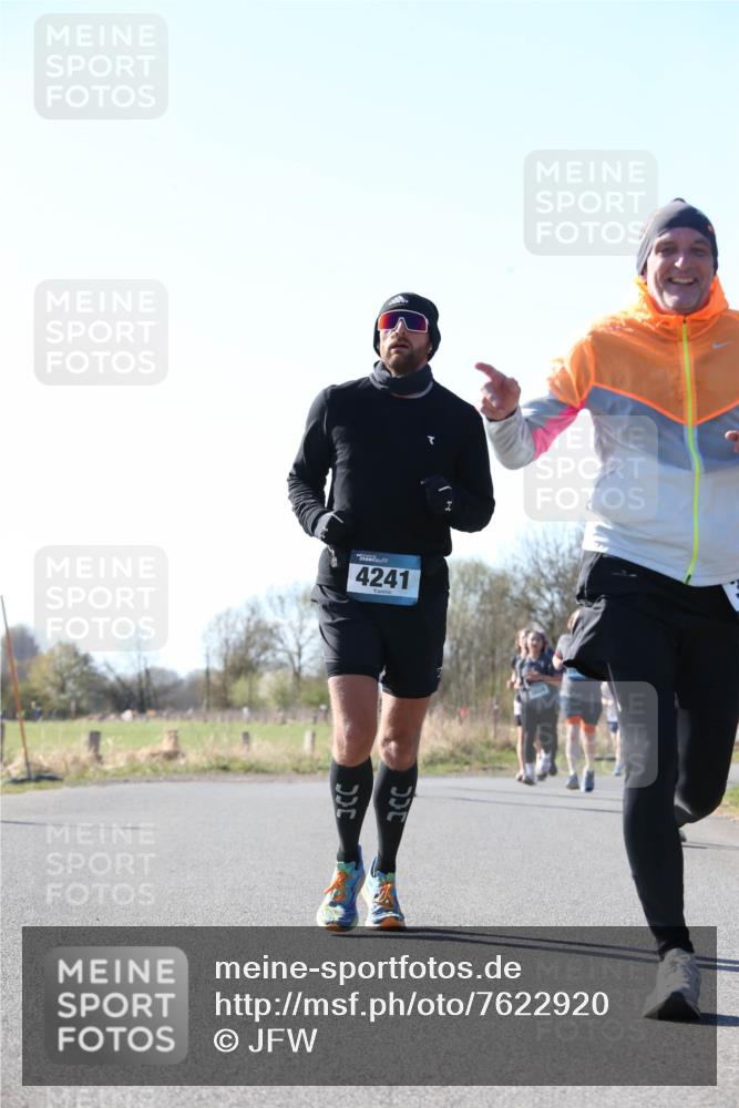 06.04.2025 - 44. Internationalen Wilhelmsburger Insellauf Jannik Wohlers http://msf.ph/oto/7622920 06.04.2025 10:24:33 Laufen 4241 meine-sportfotos.de