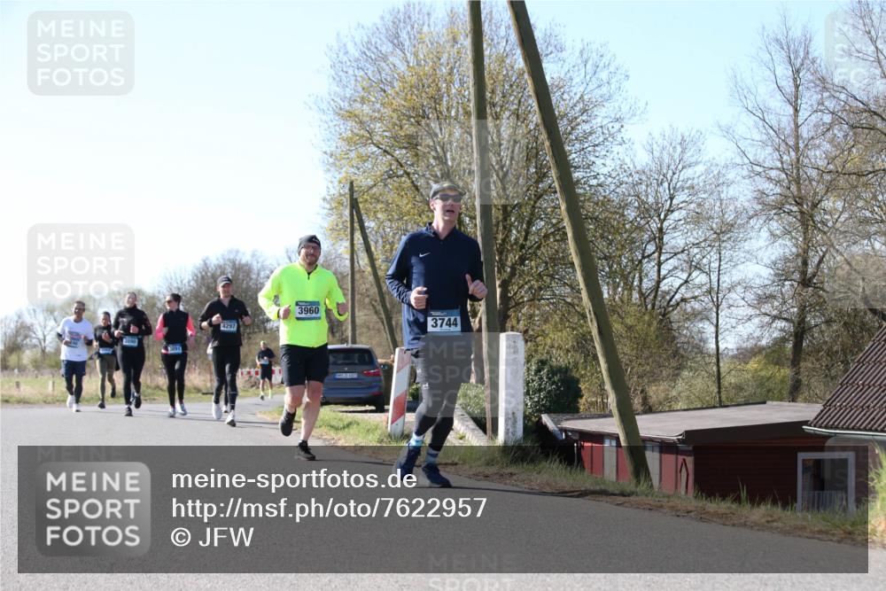 06.04.2025 - 44. Internationalen Wilhelmsburger Insellauf Jannik Wohlers http://msf.ph/oto/7622957 06.04.2025 10:24:51 Laufen 3891, 4297, 3960, 31, 4323, 3744 meine-sportfotos.de