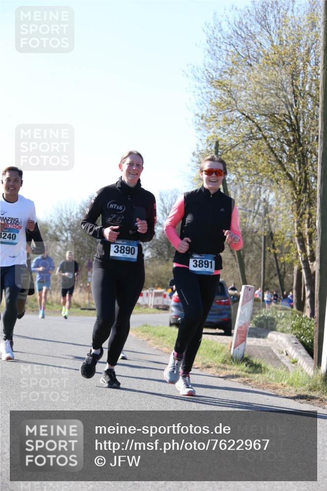 06.04.2025 - 44. Internationalen Wilhelmsburger Insellauf Jannik Wohlers http://msf.ph/oto/7622967 06.04.2025 10:24:55 Laufen 240, 16, 3890, 3891 meine-sportfotos.de