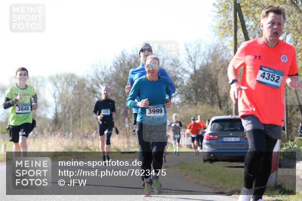 06.04.2025 - 44. Internationalen Wilhelmsburger Insellauf Jannik Wohlers http://msf.ph/oto/7623475 06.04.2025 10:28:24 Laufen 3845, 4095, 3999, 31, 4323, 4352 meine-sportfotos.de