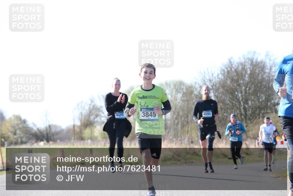 06.04.2025 - 44. Internationalen Wilhelmsburger Insellauf Jannik Wohlers http://msf.ph/oto/7623481 06.04.2025 10:28:25 Laufen 4375, 3845, 4095, 4000 meine-sportfotos.de