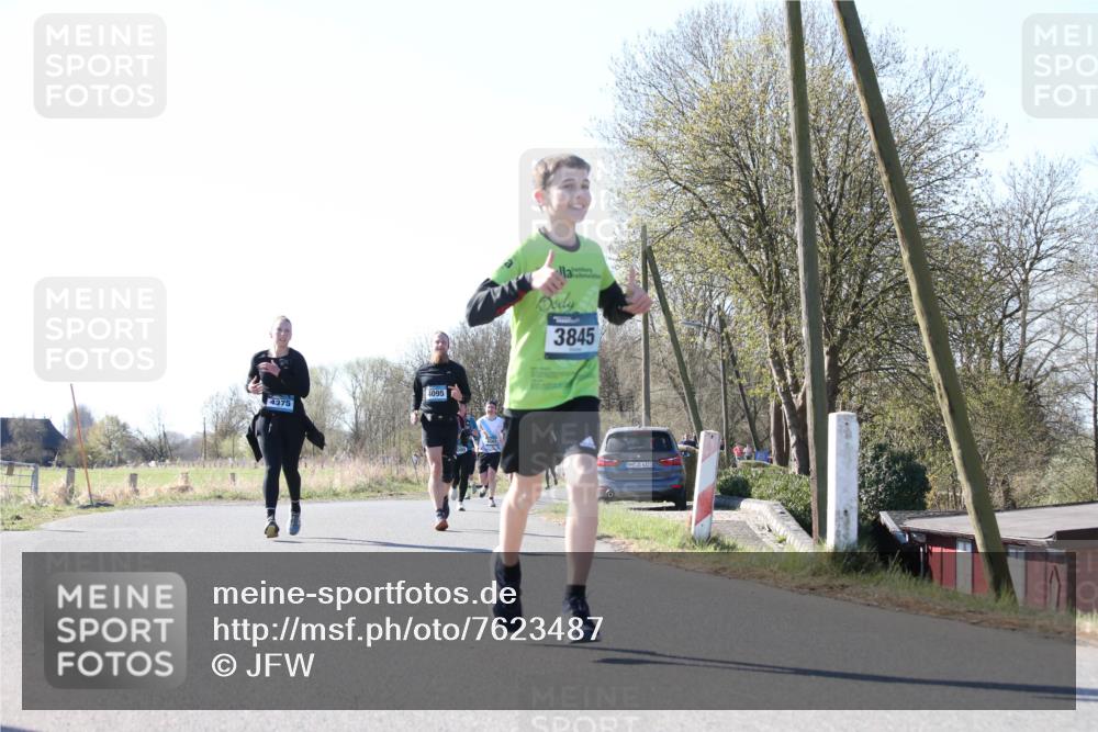 06.04.2025 - 44. Internationalen Wilhelmsburger Insellauf Jannik Wohlers http://msf.ph/oto/7623487 06.04.2025 10:28:28 Laufen 4375, 4095, 3845, 31, 4323 meine-sportfotos.de