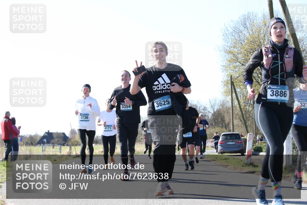 06.04.2025 - 44. Internationalen Wilhelmsburger Insellauf Jannik Wohlers http://msf.ph/oto/7623638 06.04.2025 10:29:38 Laufen 3736, 4171, 3354, 3625, 5221, 31, 4523, 3886, 321 meine-sportfotos.de
