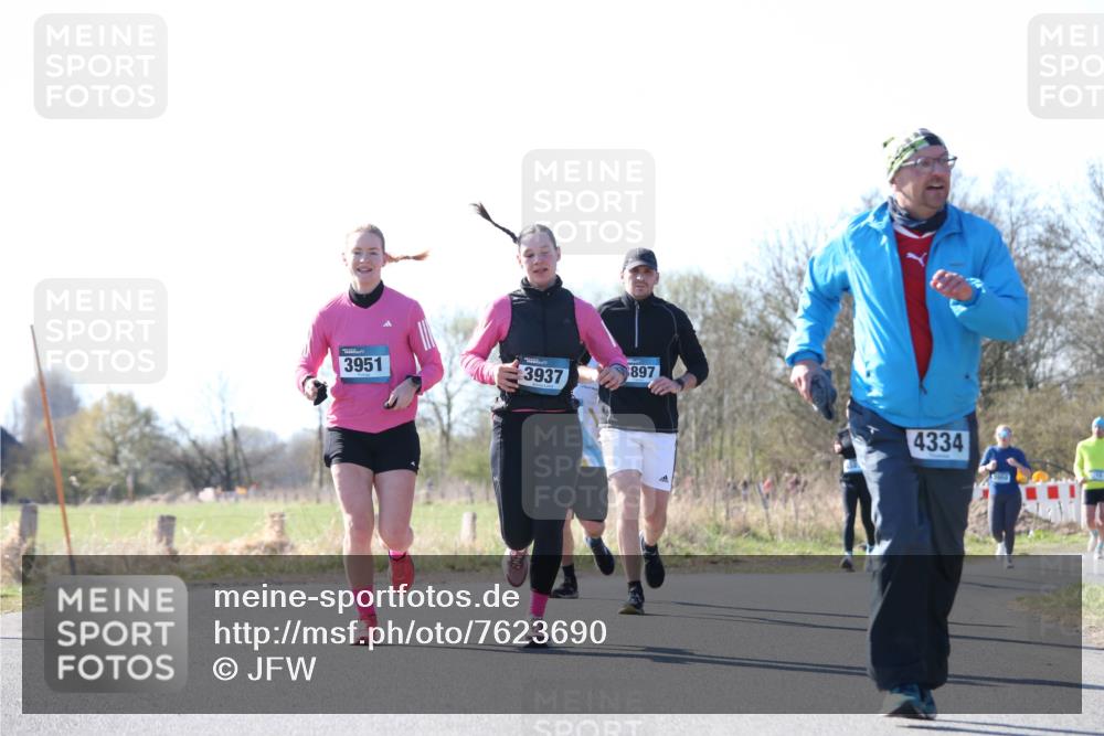 06.04.2025 - 44. Internationalen Wilhelmsburger Insellauf Jannik Wohlers http://msf.ph/oto/7623690 06.04.2025 10:29:57 Laufen 3951, 3937, 897, 4334 meine-sportfotos.de