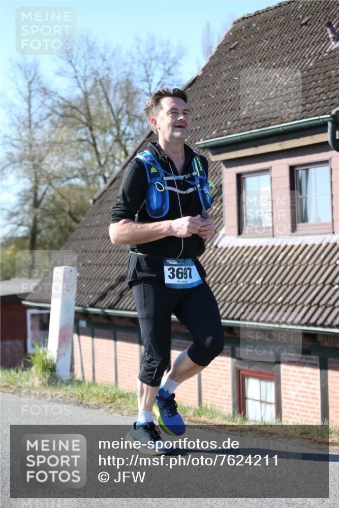 06.04.2025 - 44. Internationalen Wilhelmsburger Insellauf Jannik Wohlers http://msf.ph/oto/7624211 06.04.2025 10:33:37 Laufen 3697 meine-sportfotos.de
