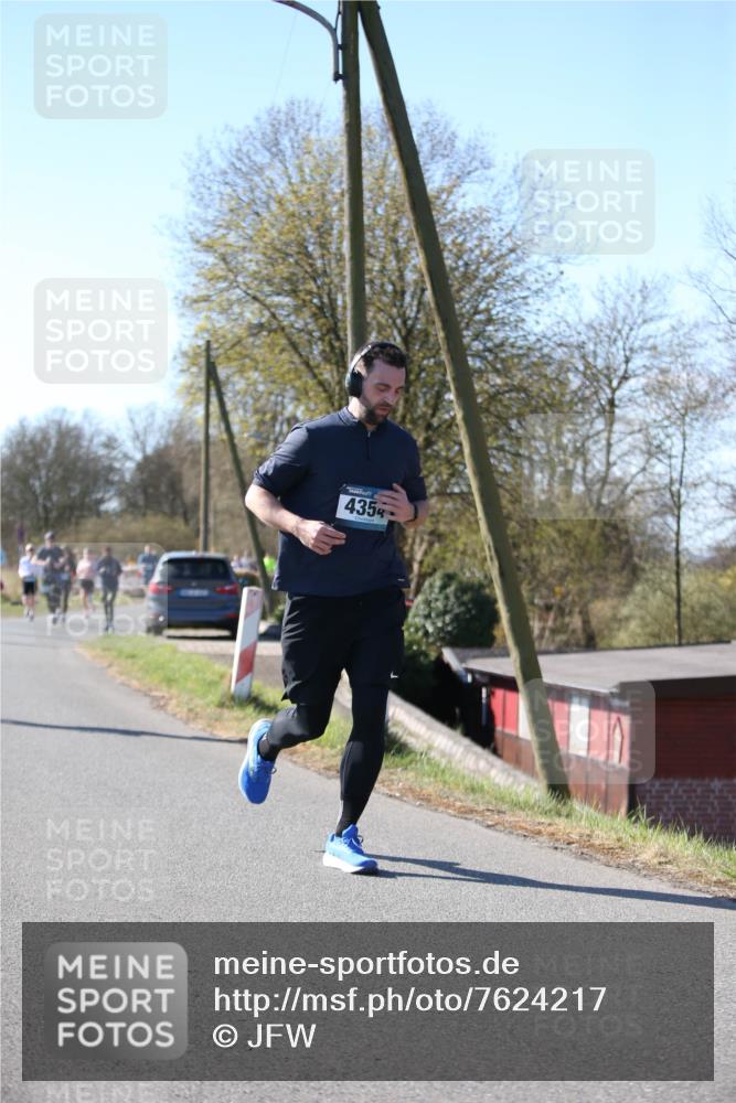 06.04.2025 - 44. Internationalen Wilhelmsburger Insellauf Jannik Wohlers http://msf.ph/oto/7624217 06.04.2025 10:33:39 Laufen 4354 meine-sportfotos.de